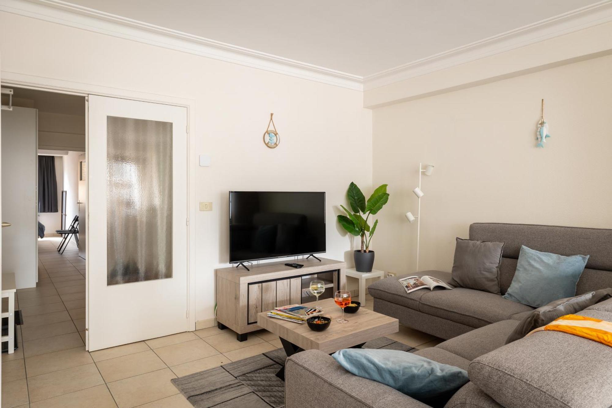 Weloveoostende - Newly Renovated Large Apartment 150M From The Beach - Including Bed Sheets And Final Clea-Ning エクステリア 写真