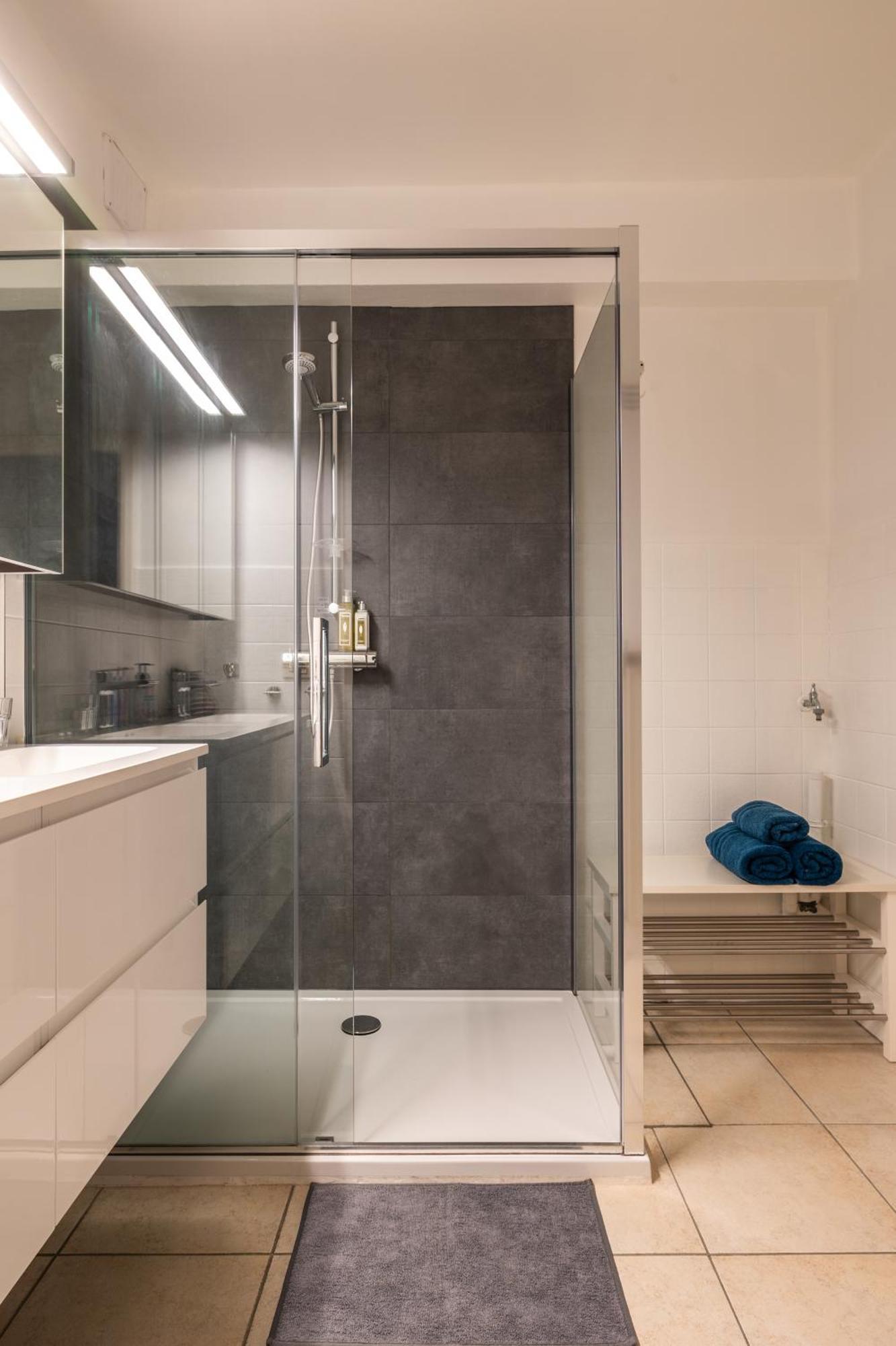 Weloveoostende - Newly Renovated Large Apartment 150M From The Beach - Including Bed Sheets And Final Clea-Ning エクステリア 写真